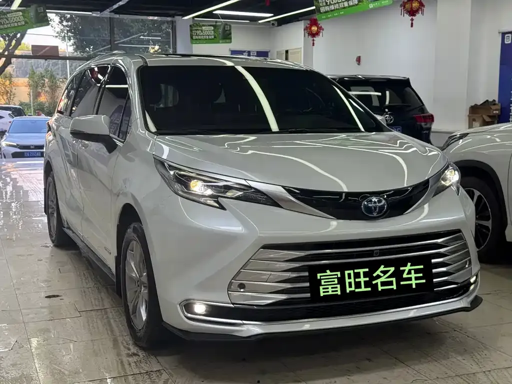 Toyota Sienna — фото 7