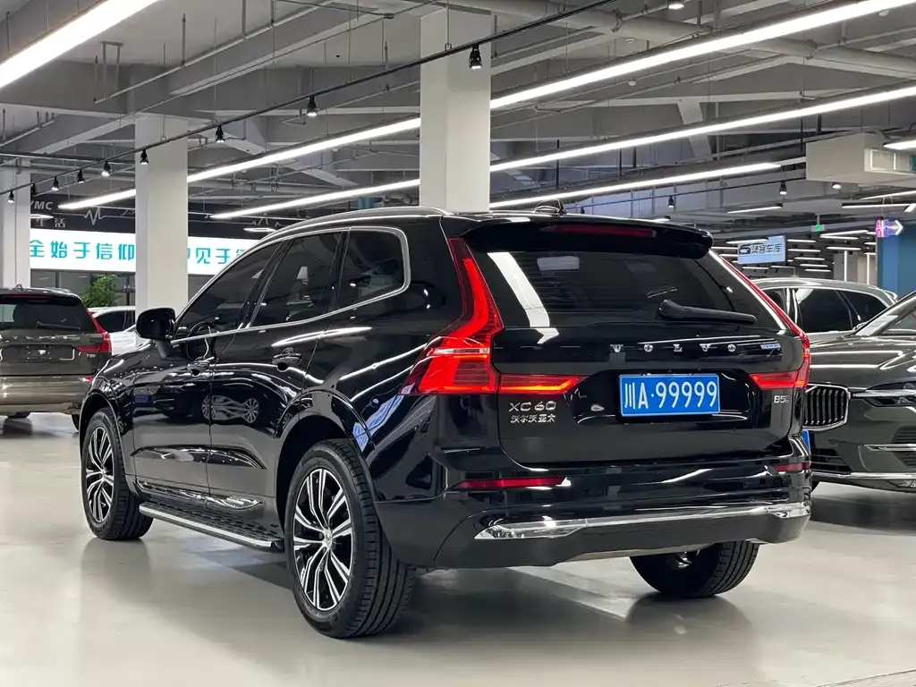 Volvo XC60 — фото 6