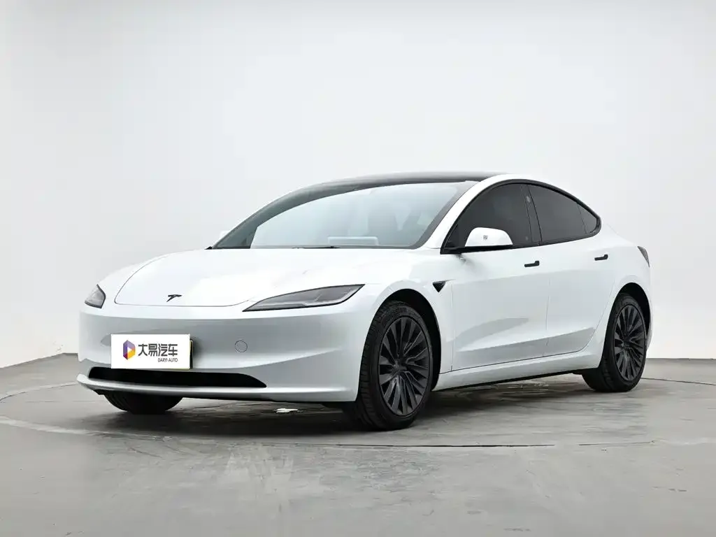 Tesla Model 3 — фото 1