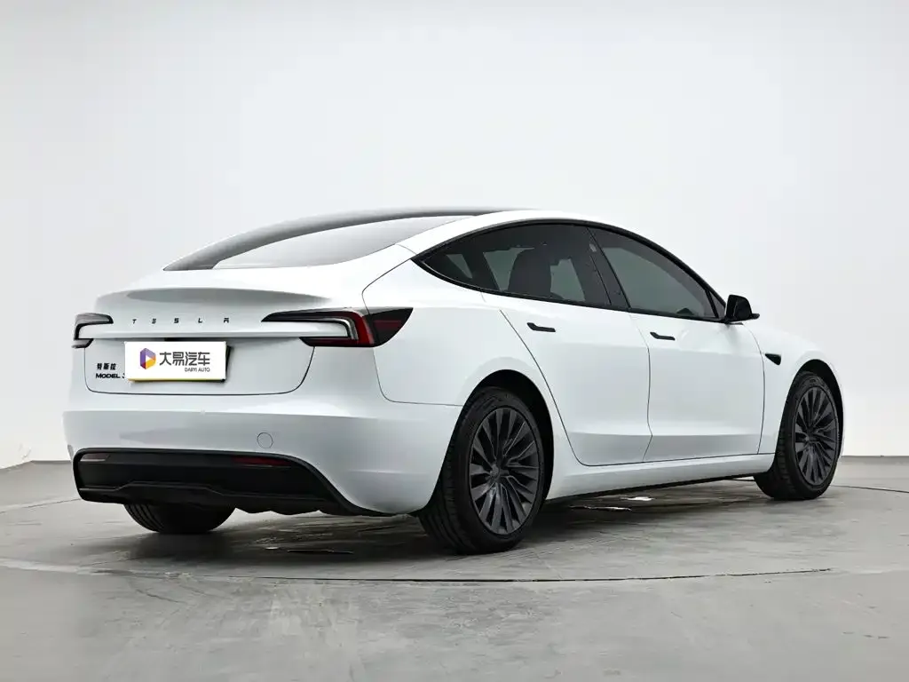 Tesla Model 3 — фото 3