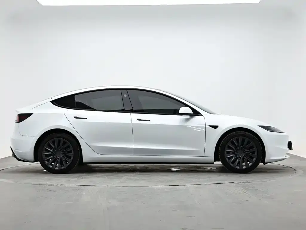 Tesla Model 3 — фото 10