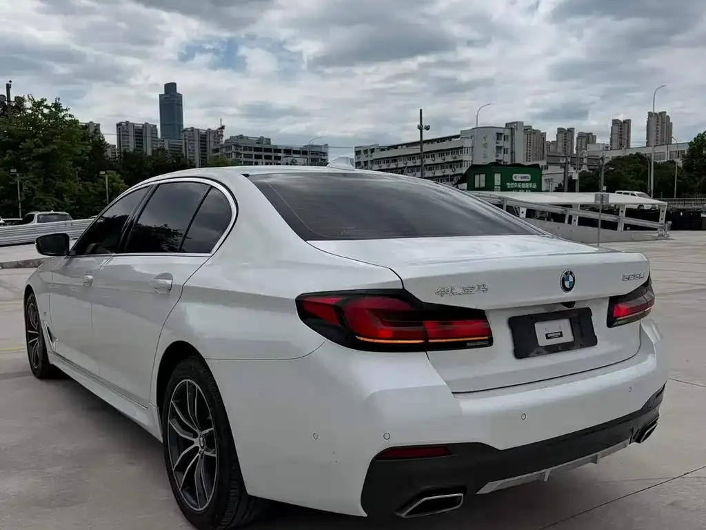 BMW 5 Series — фото 5