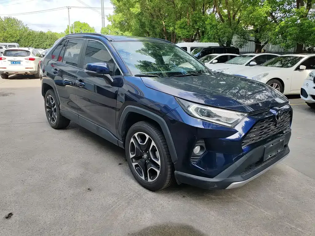 Toyota RAV4 — фото 8