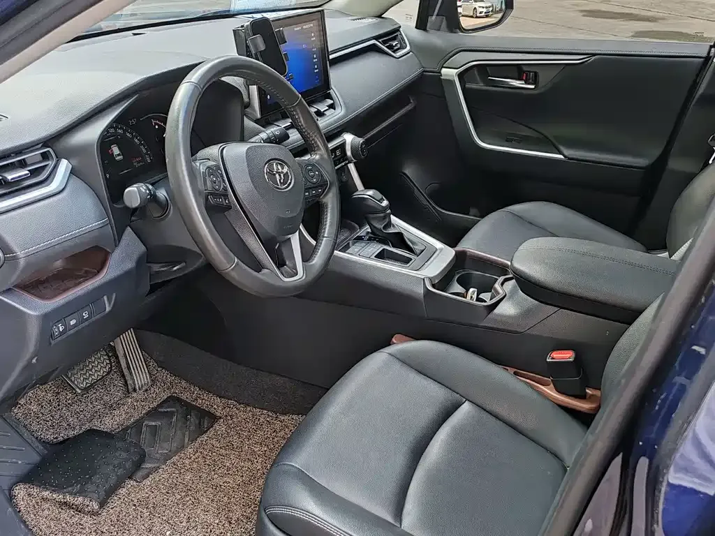 Toyota RAV4 — фото 3
