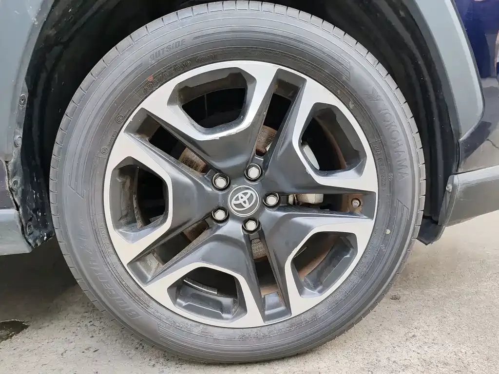 Toyota RAV4 — фото 4