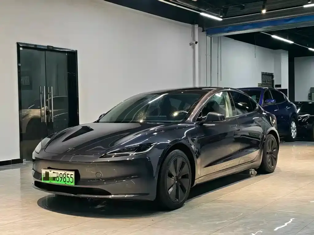 Tesla Model 3 — фото 1