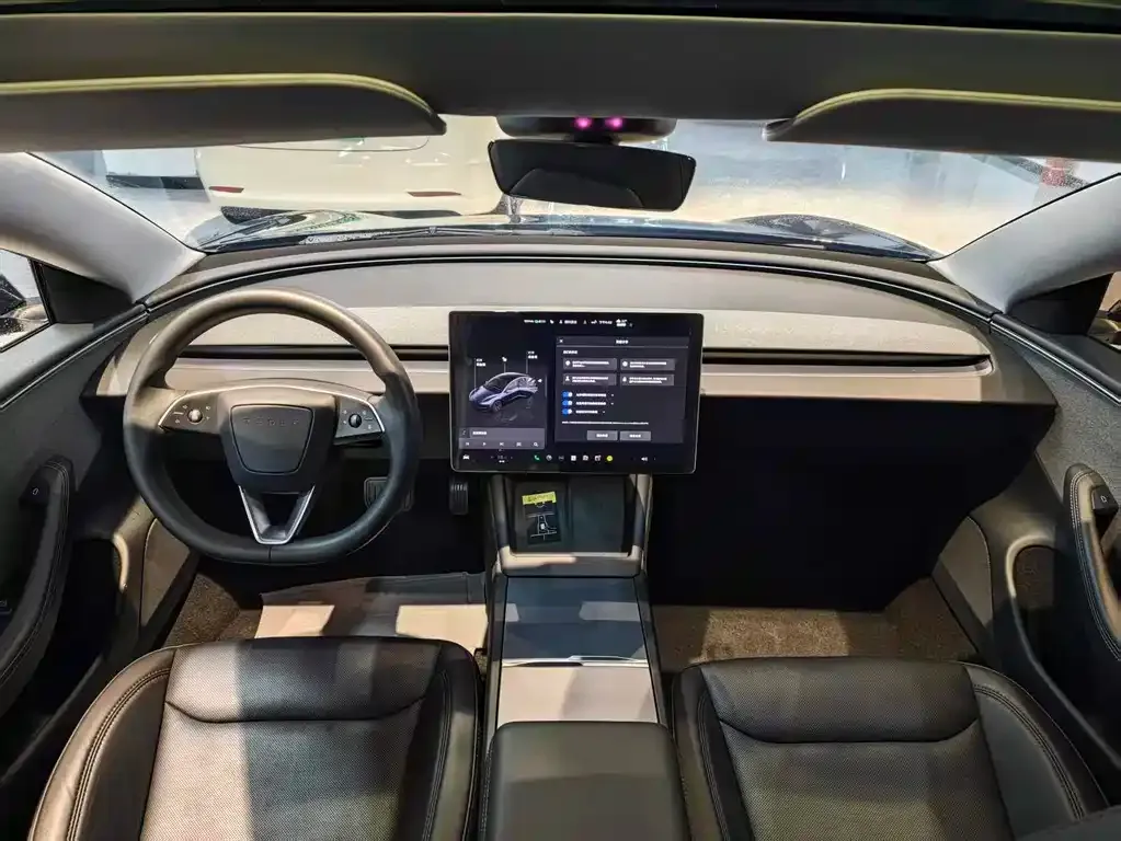 Tesla Model 3 — фото 9