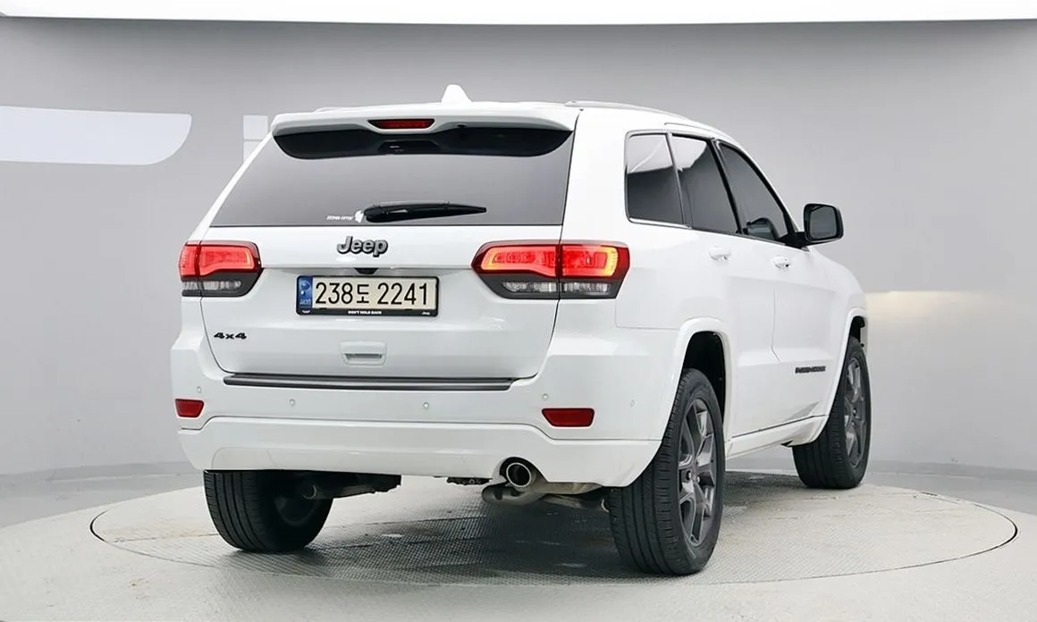 Jeep Cherokee — фото 10