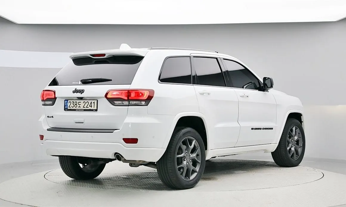 Jeep Cherokee — фото 6