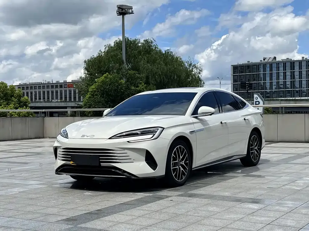 BYD Seal — фото 1