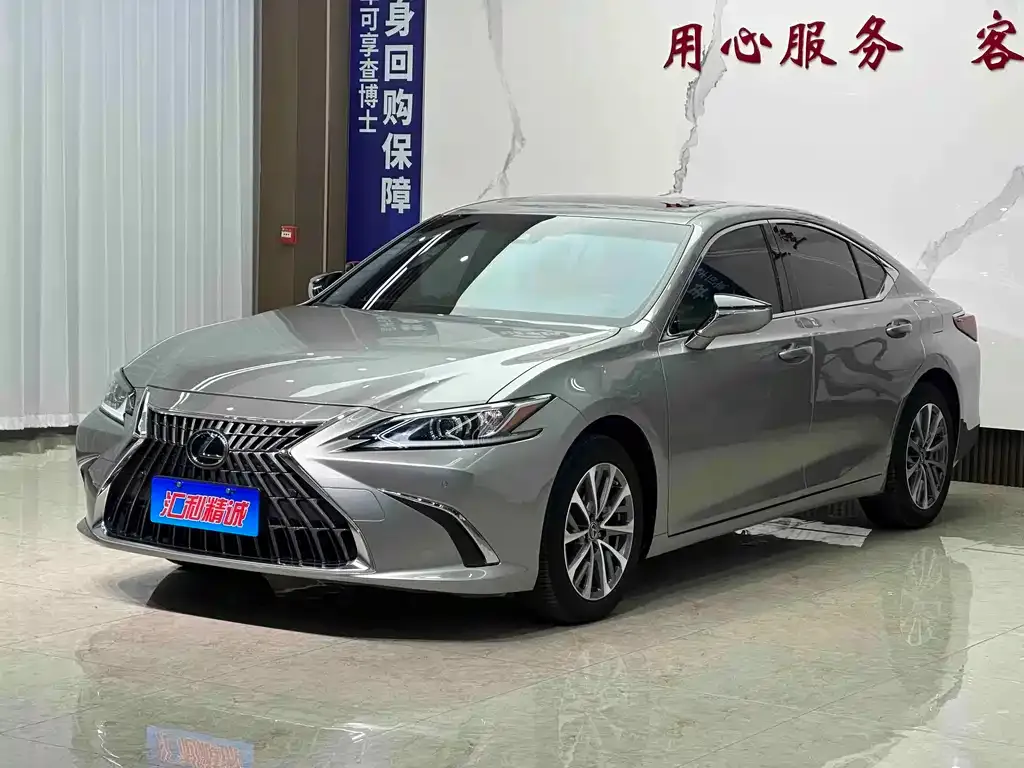 Lexus ES — фото 1