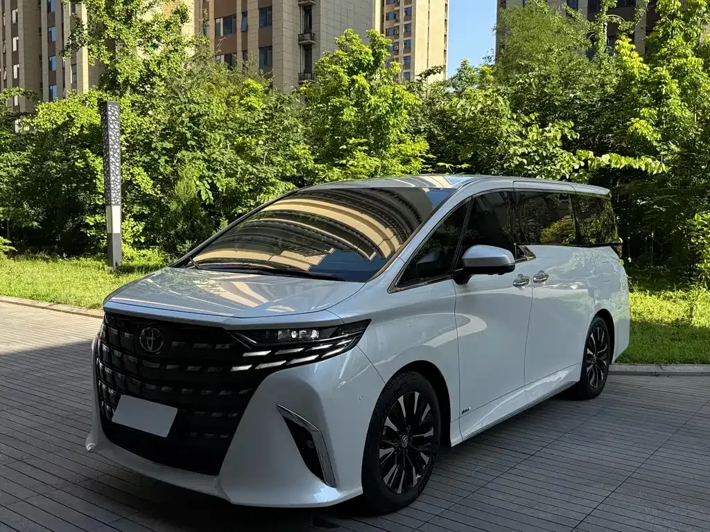 Toyota Alphard — фото 9