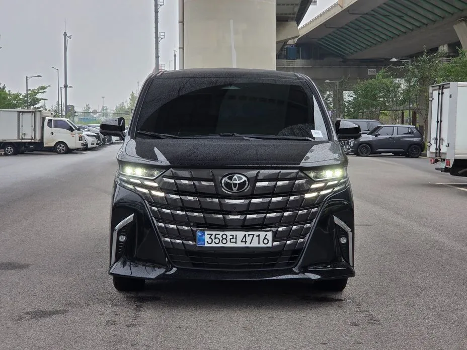 Toyota Alphard — фото 5