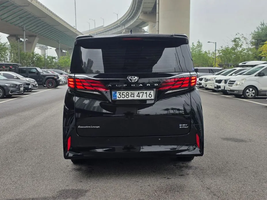 Toyota Alphard — фото 3
