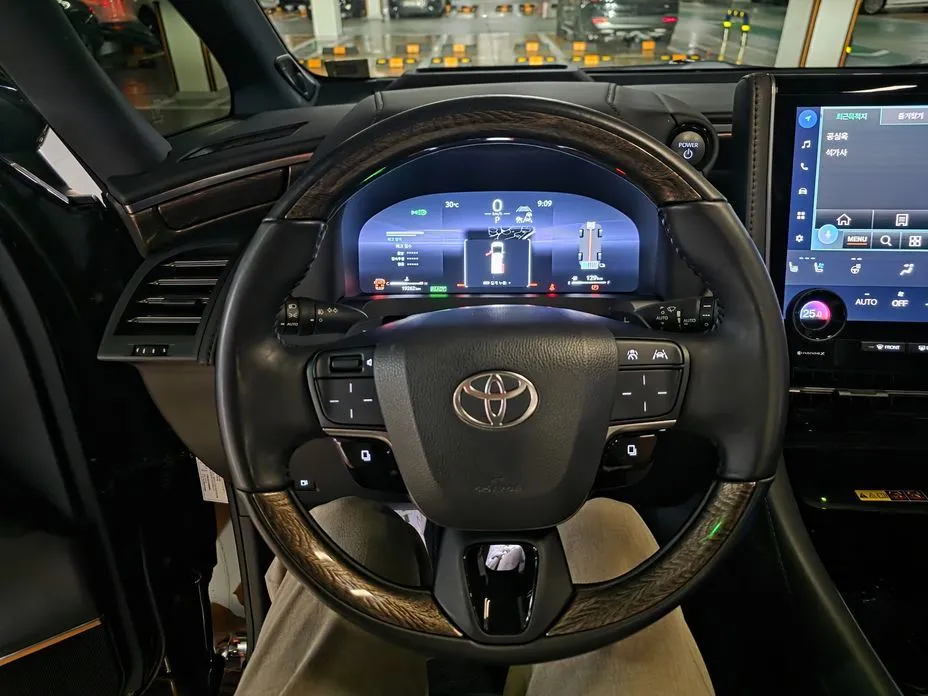 Toyota Alphard — фото 2