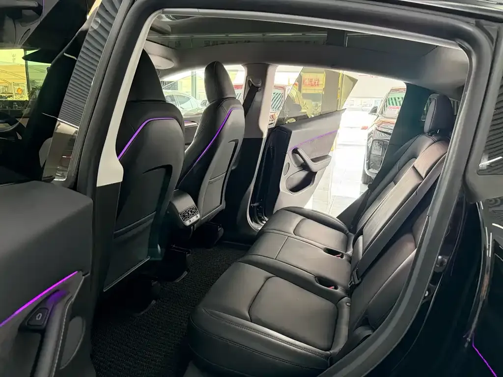 Tesla Model Y — фото 10