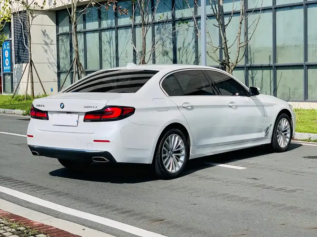 BMW 5 Series — фото 3