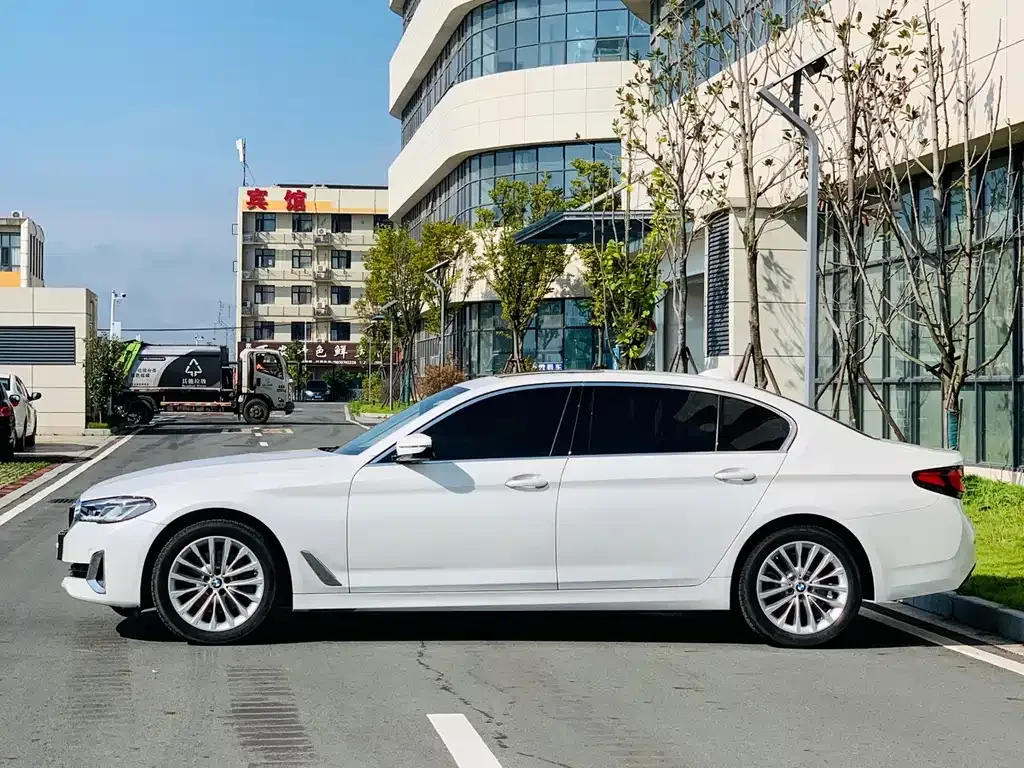 BMW 5 Series — фото 5