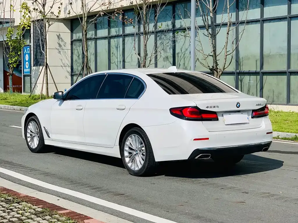 BMW 5 Series — фото 10