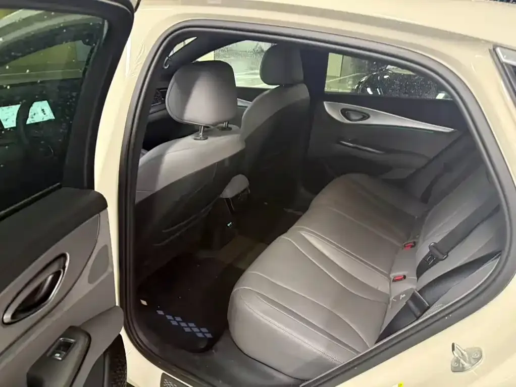 BYD Seal 07 DM-i — фото 10
