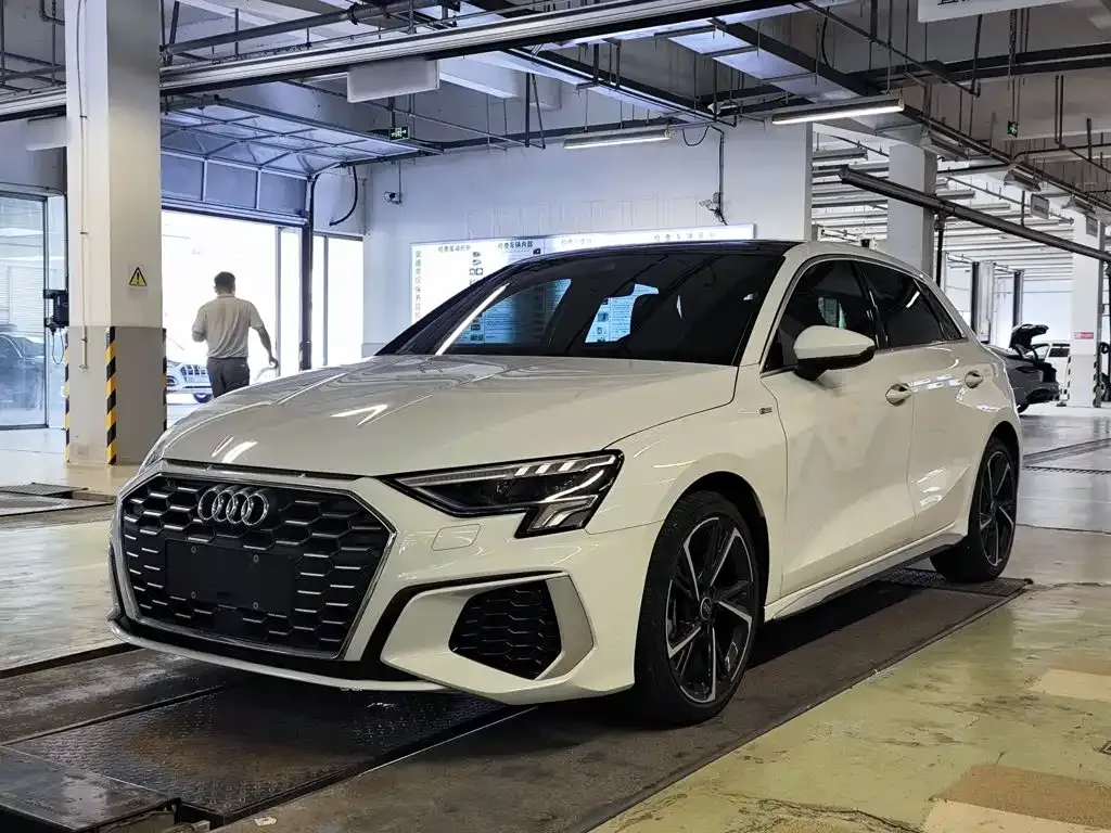 Audi A3 — фото 1
