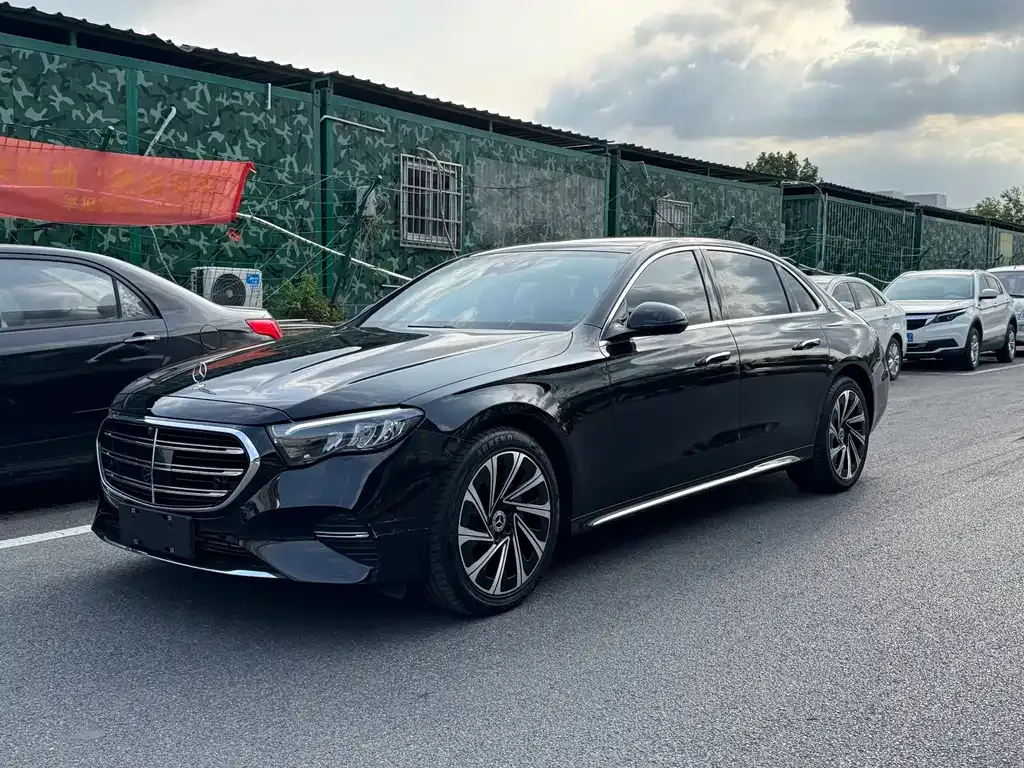 Mercedes-Benz E-Class — фото 1