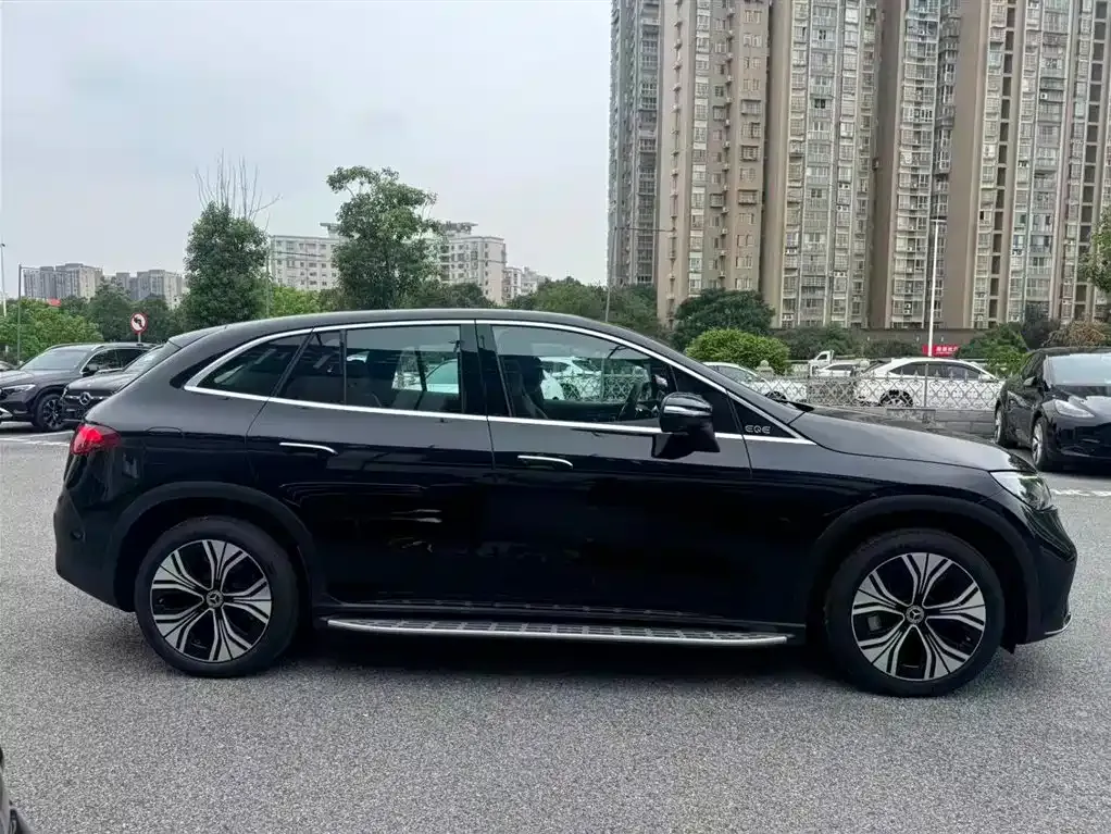 Mercedes-Benz EQE SUV — фото 9