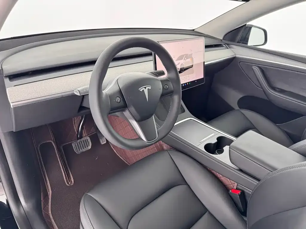 Tesla Model Y — фото 2