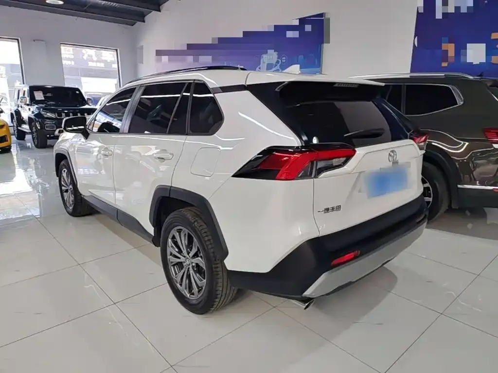 Toyota RAV4 — фото 2