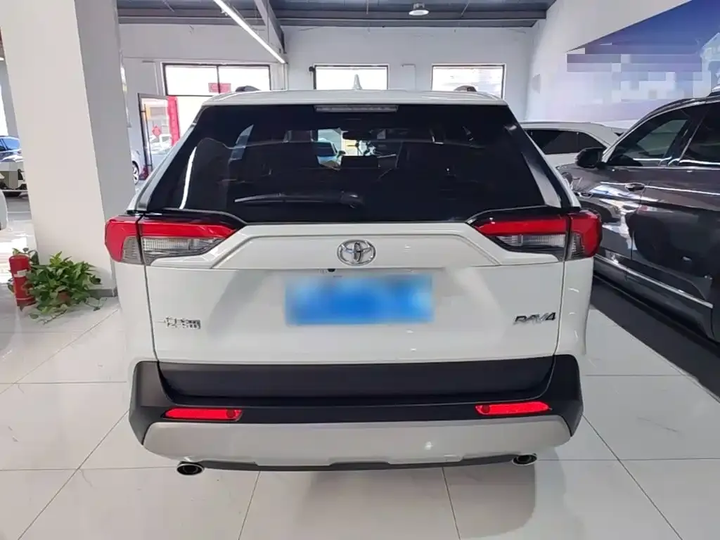 Toyota RAV4 — фото 3