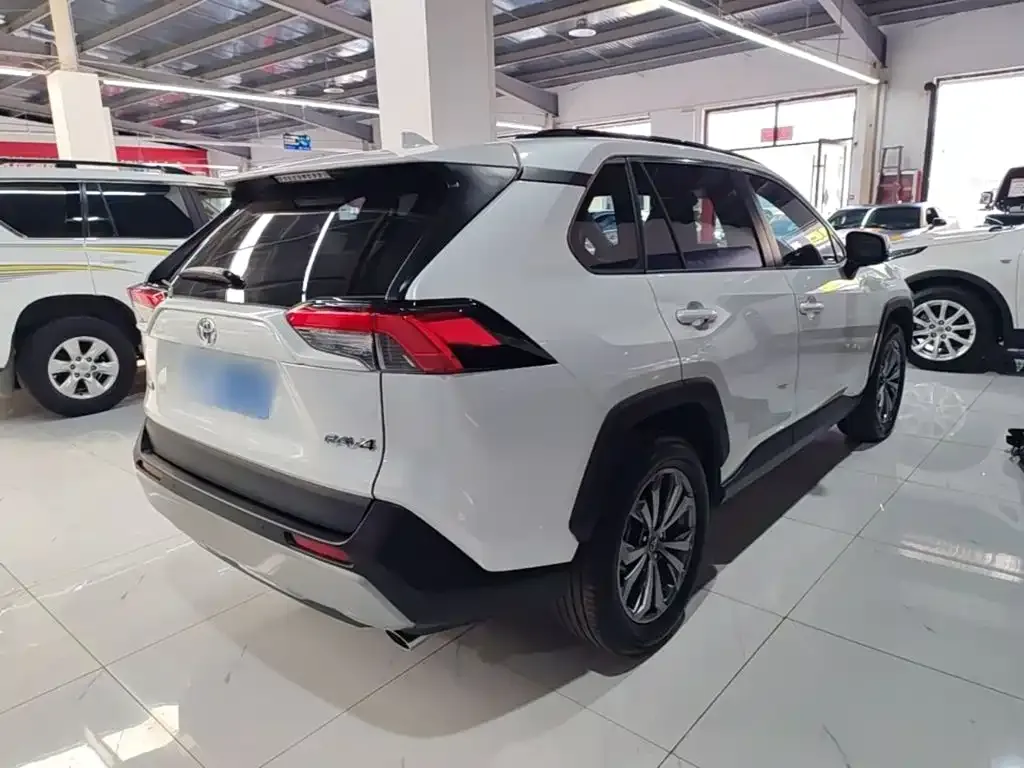 Toyota RAV4 — фото 4
