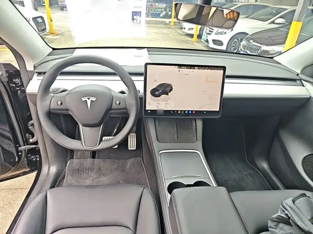 Tesla Model Y — фото 3