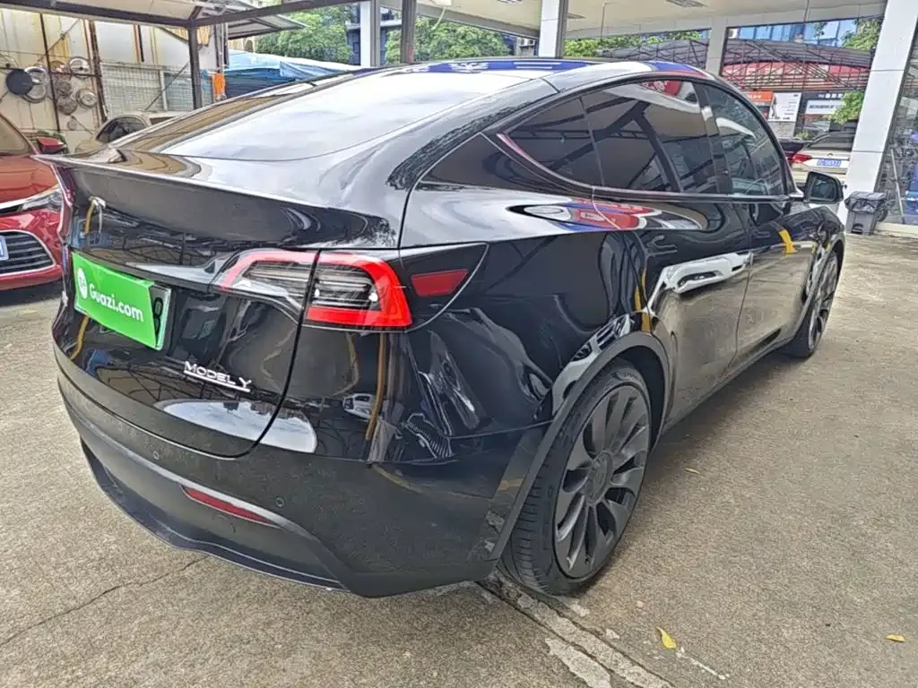 Tesla Model Y — фото 7