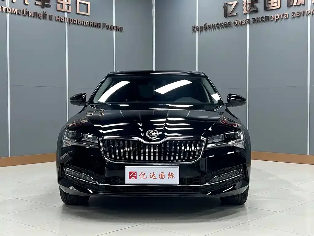 Skoda Superb — фото 7