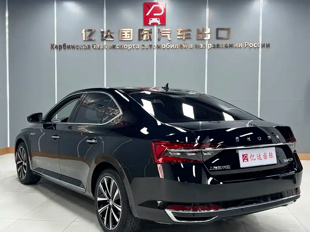 Skoda Superb — фото 5