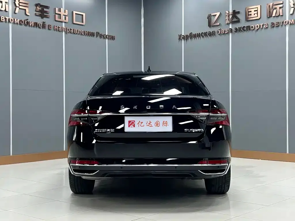 Skoda Superb — фото 2