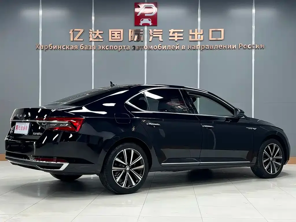 Skoda Superb — фото 6