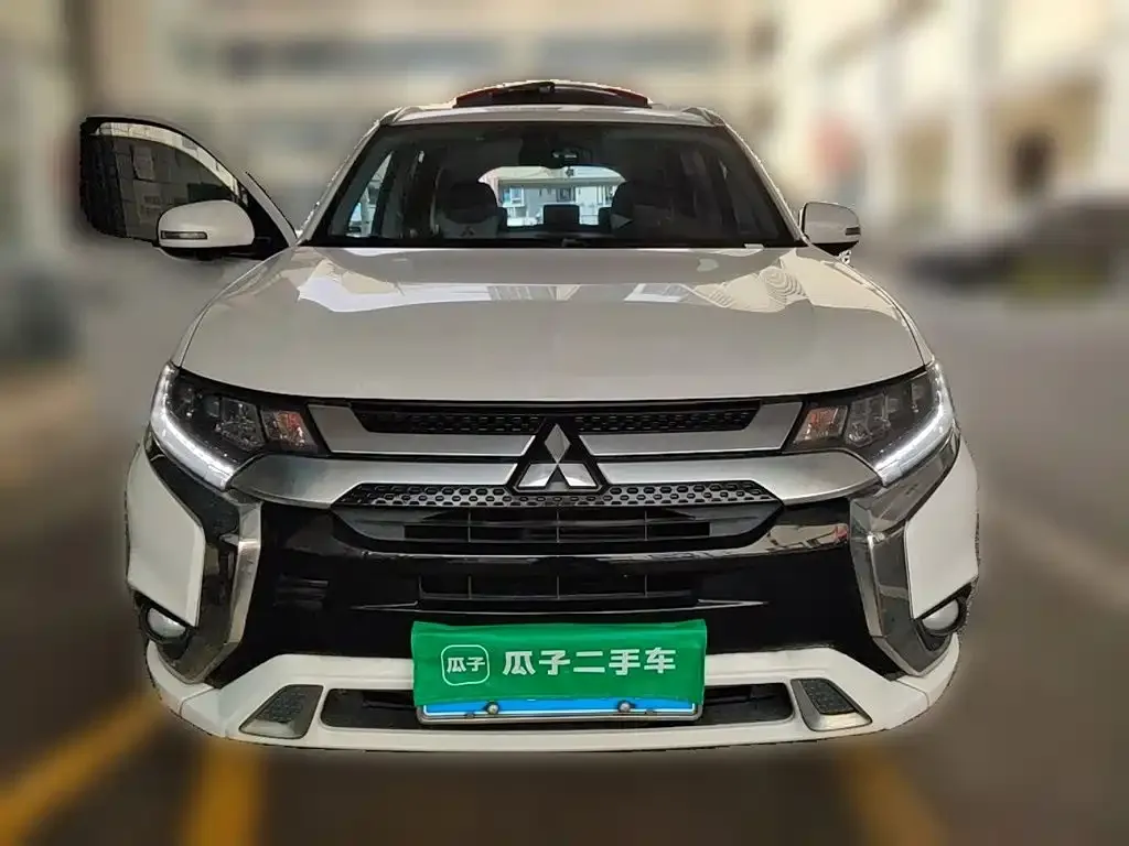 Mitsubishi Outlander — фото 10