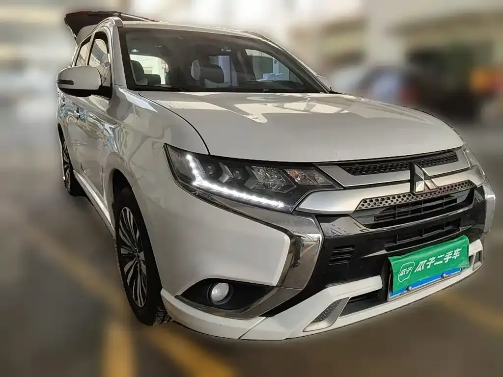 Mitsubishi Outlander — фото 5