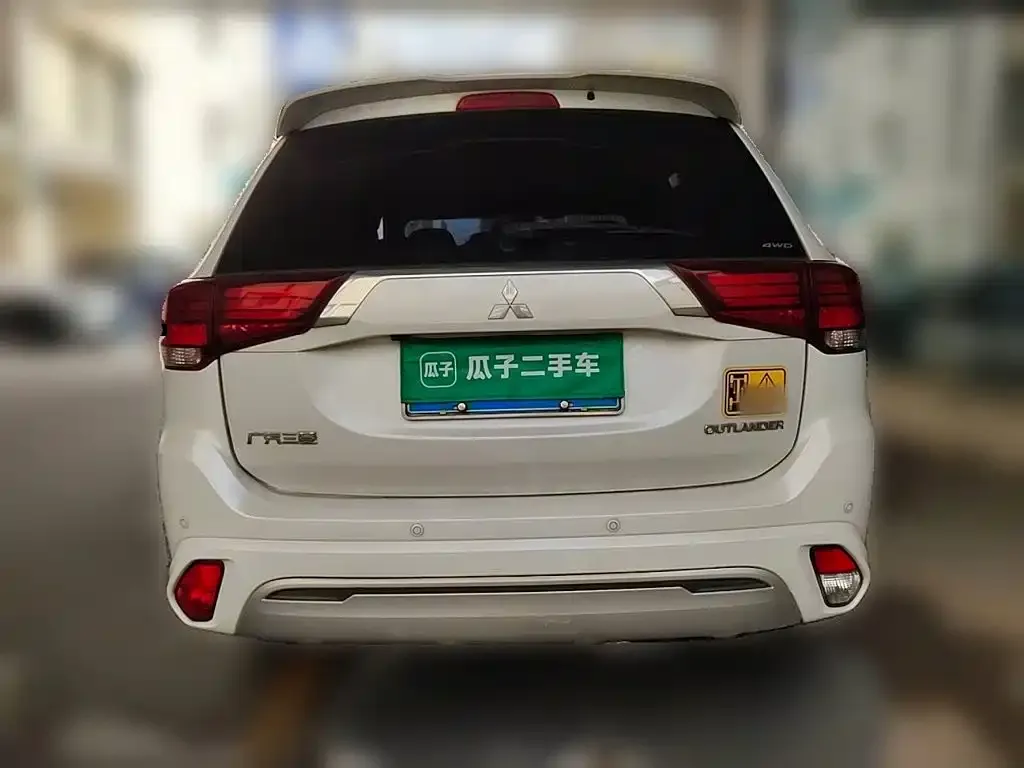 Mitsubishi Outlander — фото 2