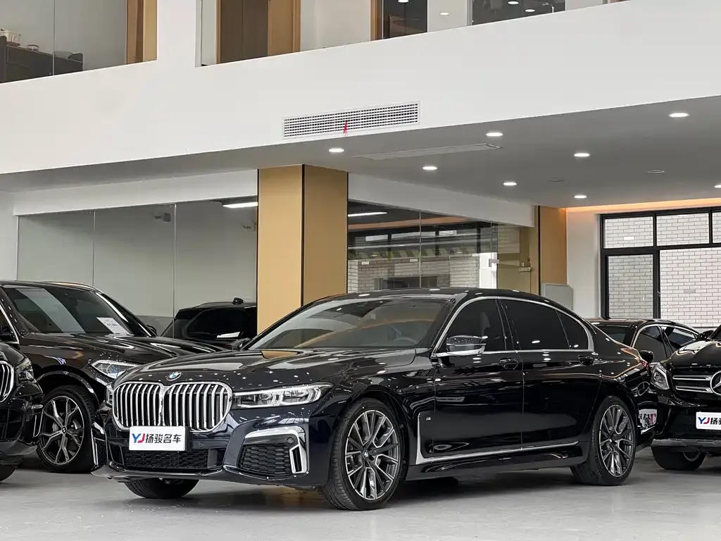 BMW 7 Series — фото 1