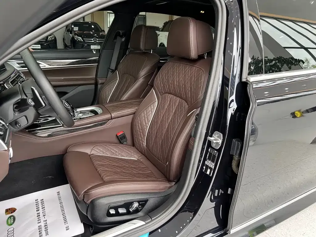 BMW 7 Series — фото 10