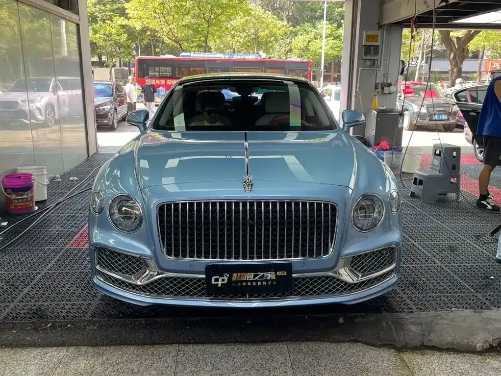 Bentley Flying Spur — фото 10