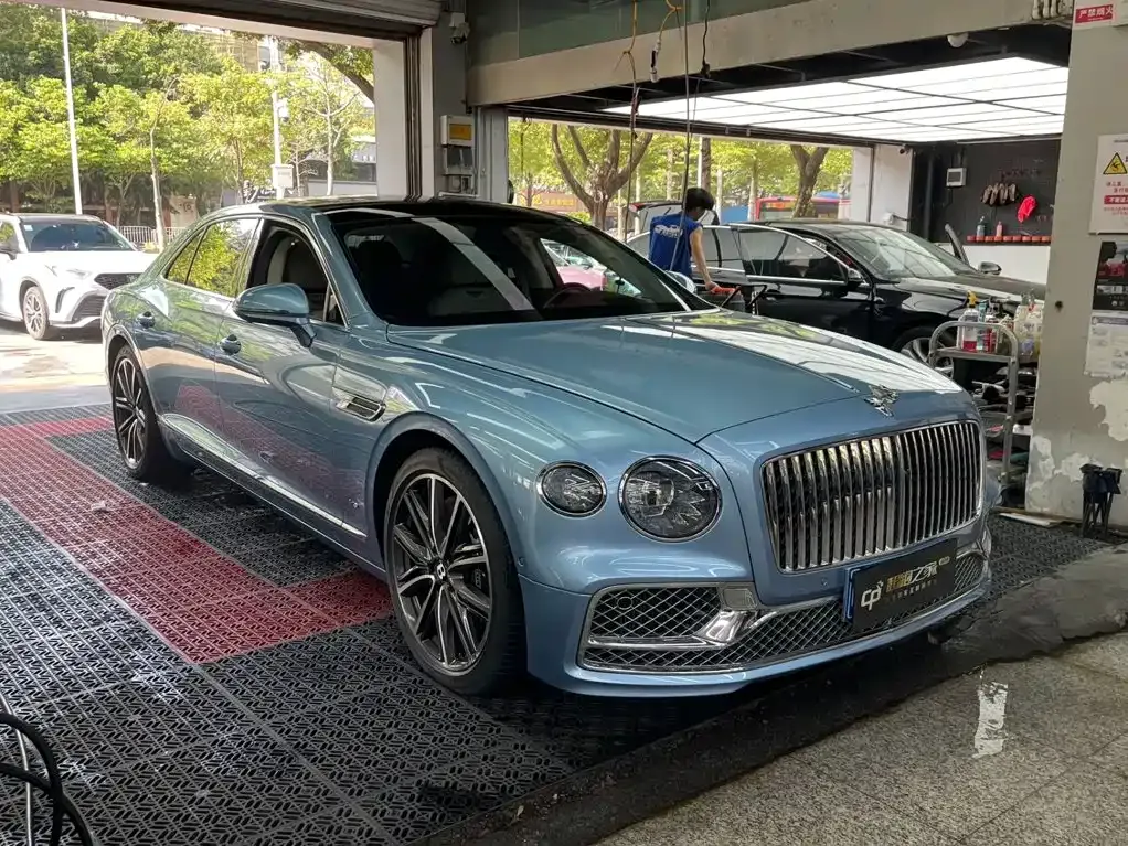 Bentley Flying Spur — фото 3