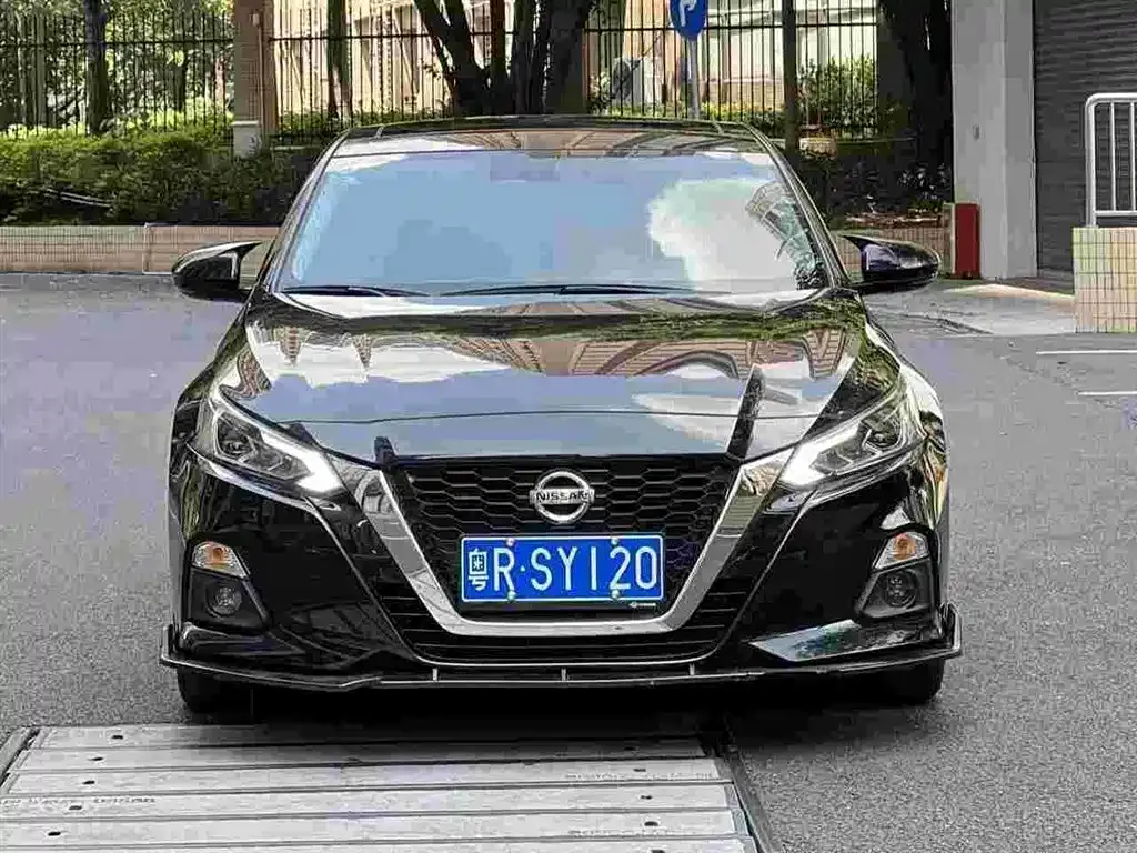 Nissan Teana — фото 1
