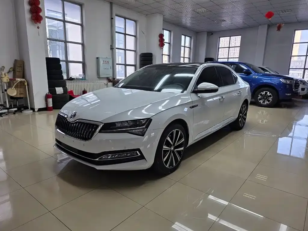 Skoda Superb — фото 1