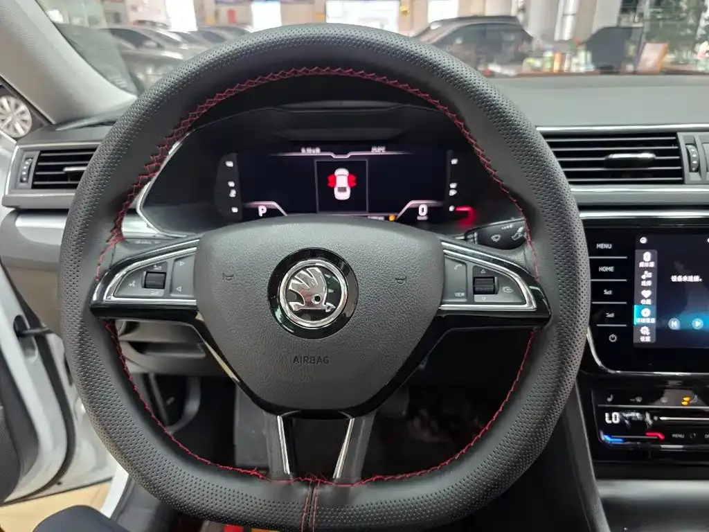 Skoda Superb — фото 9