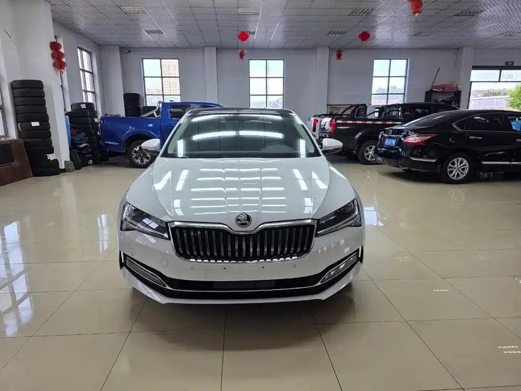 Skoda Superb — фото 8