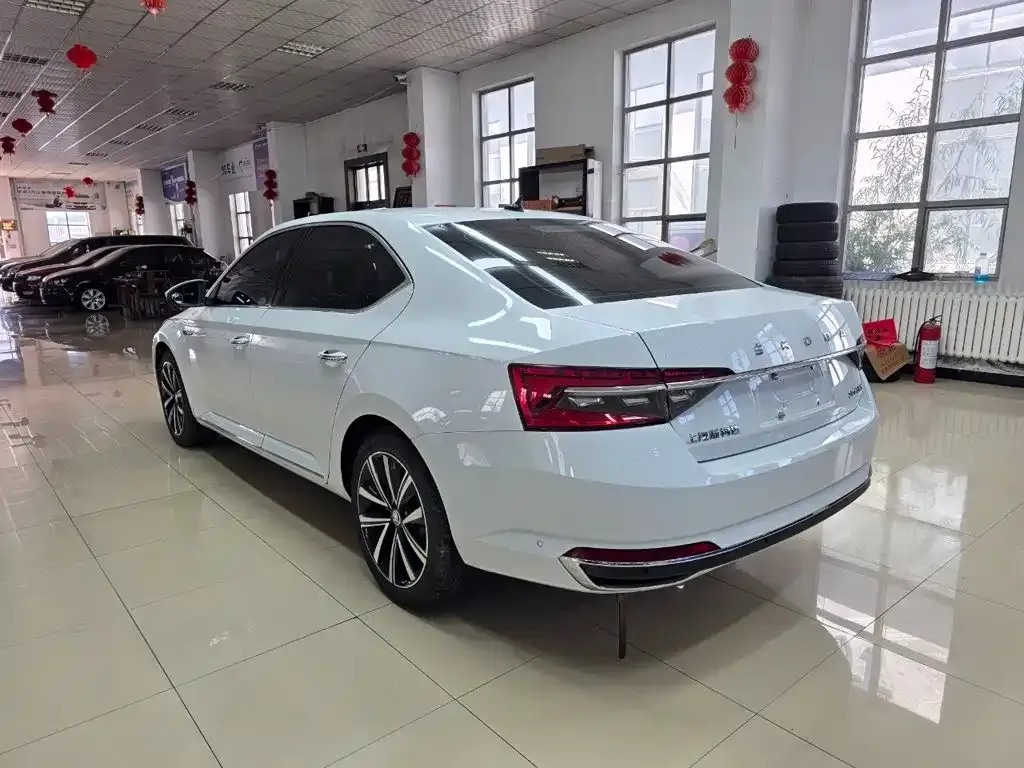 Skoda Superb — фото 7