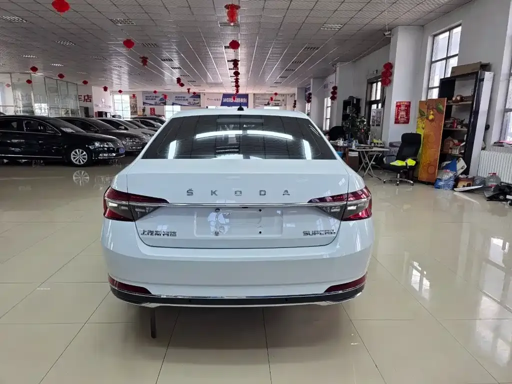 Skoda Superb — фото 6